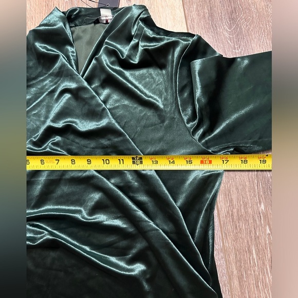 🛍️NWT Tommy Hilfiger gorgeous velvet wrap style top size large - Picture 6 of 11